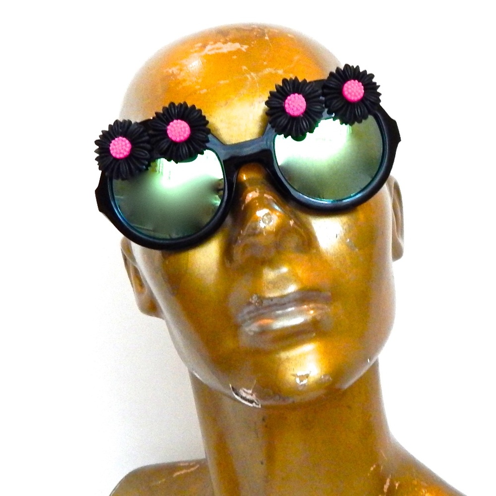 GASOLINE GLAMOUR WICKED GARDEN WILDE CATERPILLAR GLASSES🌸🌸🌸